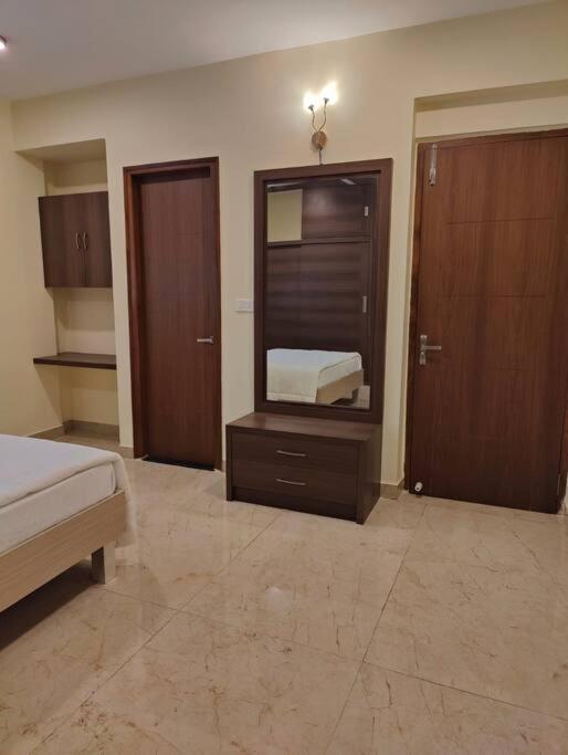 Tara Suites Premium Rooms In Central Indiranagar Bangalore Exterior photo